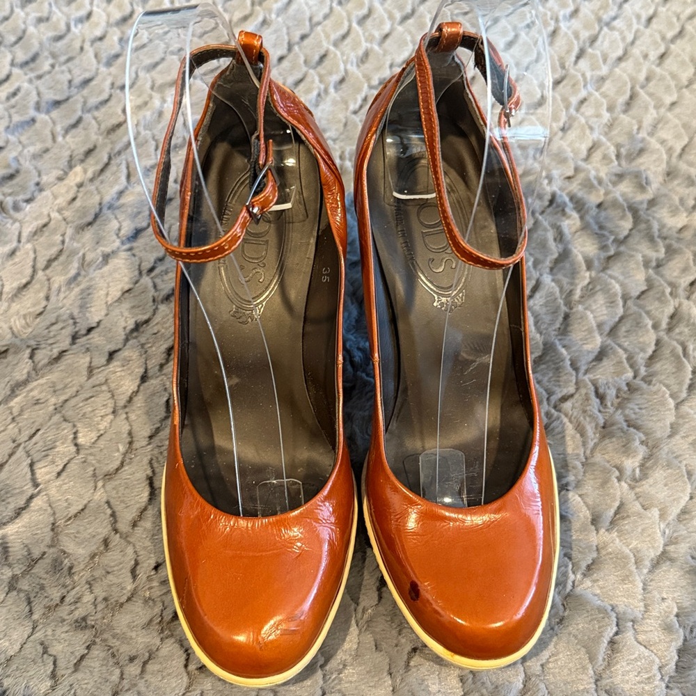 TODS PATENT LEATHER  TAN ANKLE STRAP PUMPS ROUND TOE ITALIAN HEELS WOMEN'S SZ 35 - Picture 8 of 11